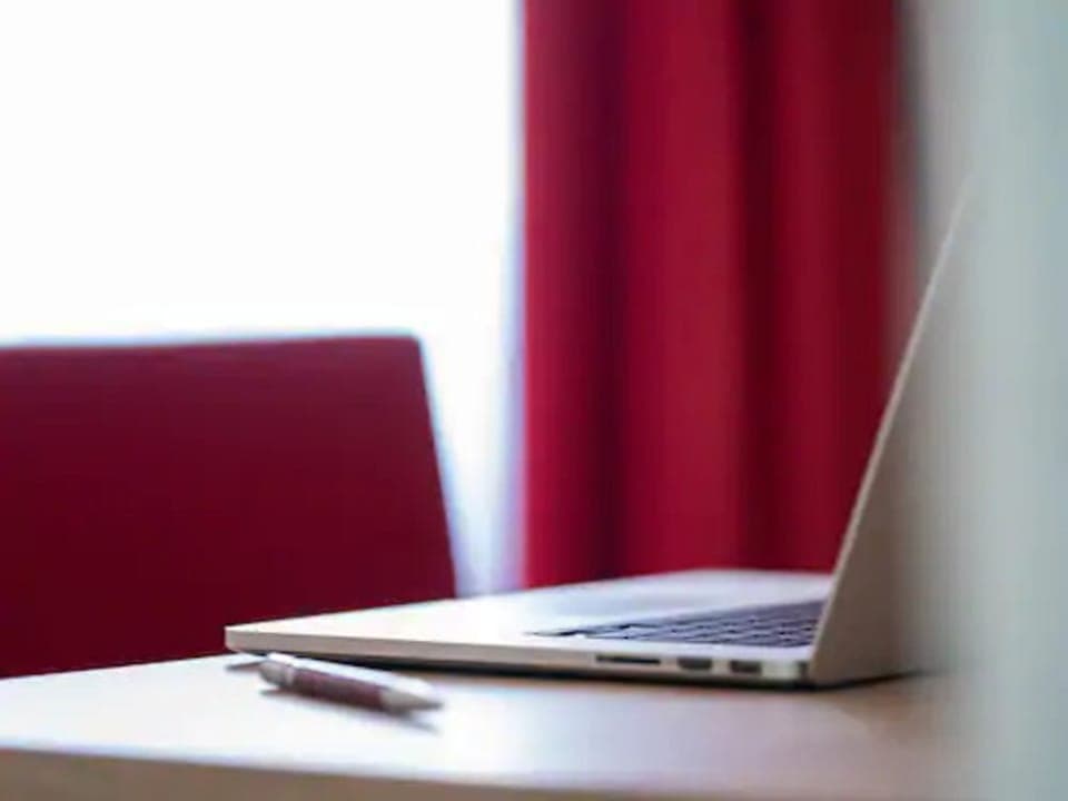 Hypo-allergenic bedding, desk, soundproofing, free WiFi