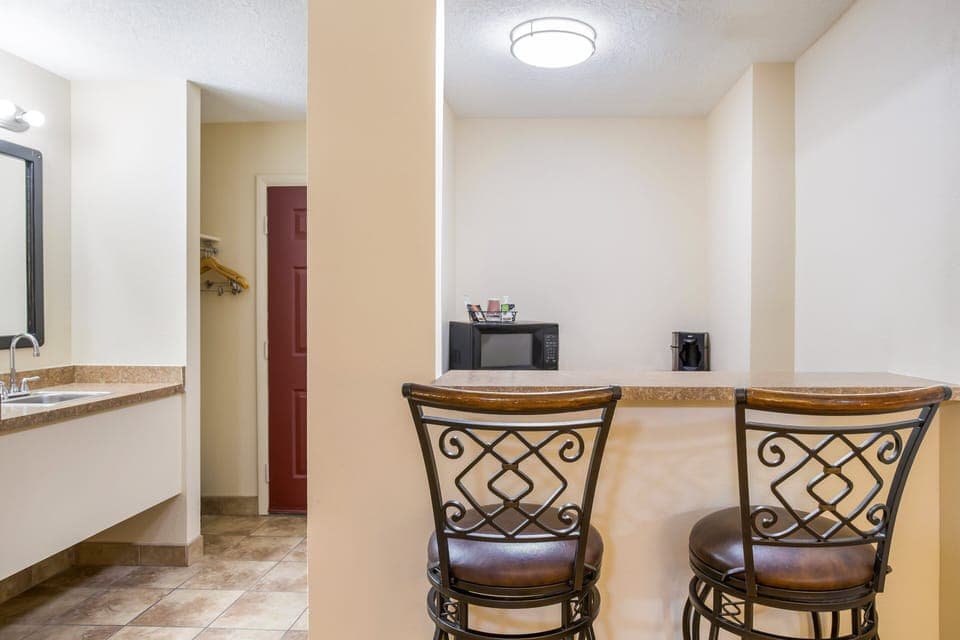 Suite, 2 Queen Beds (Smoke Free) | 1 bedroom, desk, laptop workspace, blackout drapes