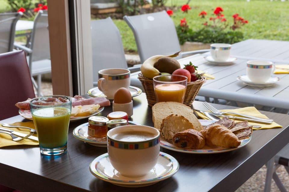 Daily buffet breakfast (EUR 13 per person)
