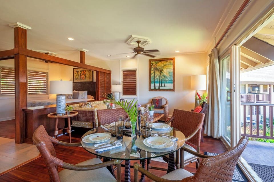 Hanalei Colony E3 Rentals - Dining area.