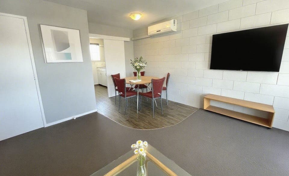 Superior Suite, 2 Bedrooms, Non Smoking, Air conditioning | Living area | Flat-screen TV