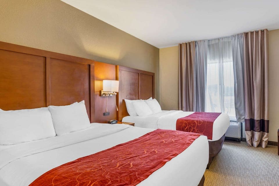 1 bedroom, premium bedding, desk, laptop workspace