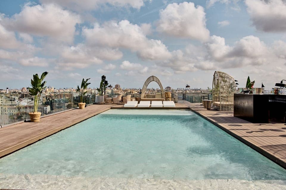 Outdoor pool, sun loungers