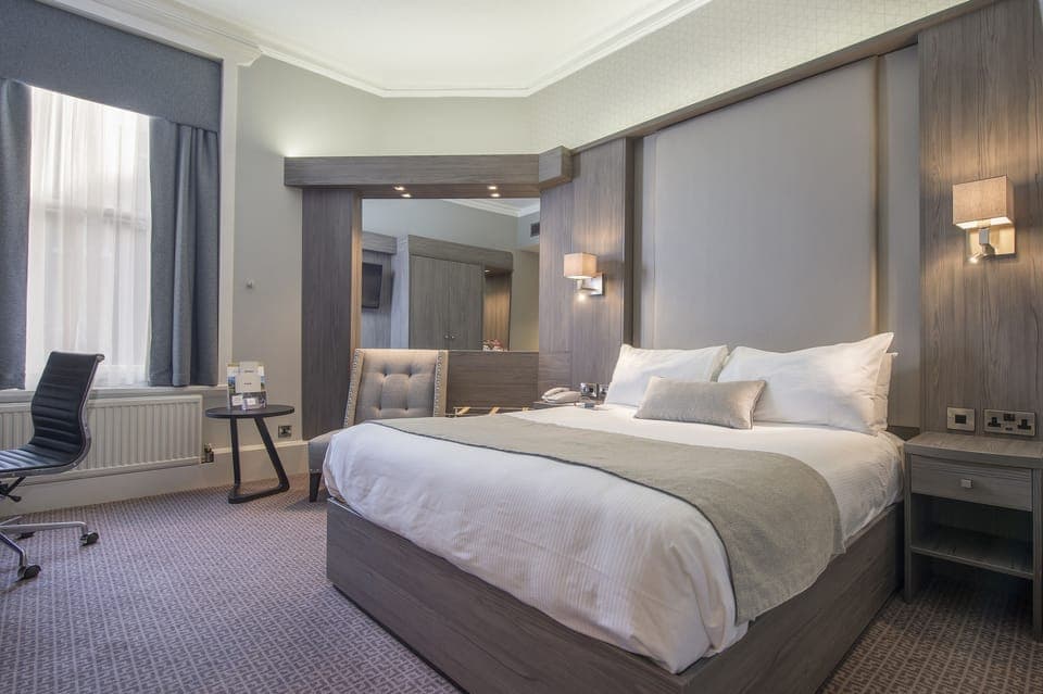 Premium bedding, minibar, in-room safe, desk