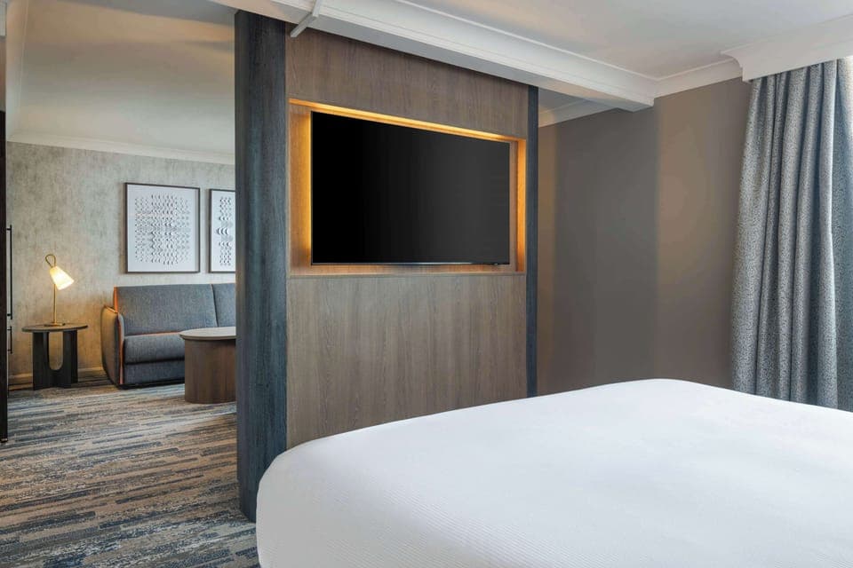Premium Suite | In-room safe, desk, laptop workspace, blackout drapes