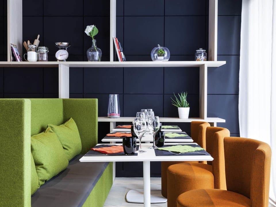 Breakfast, lunch and dinner served