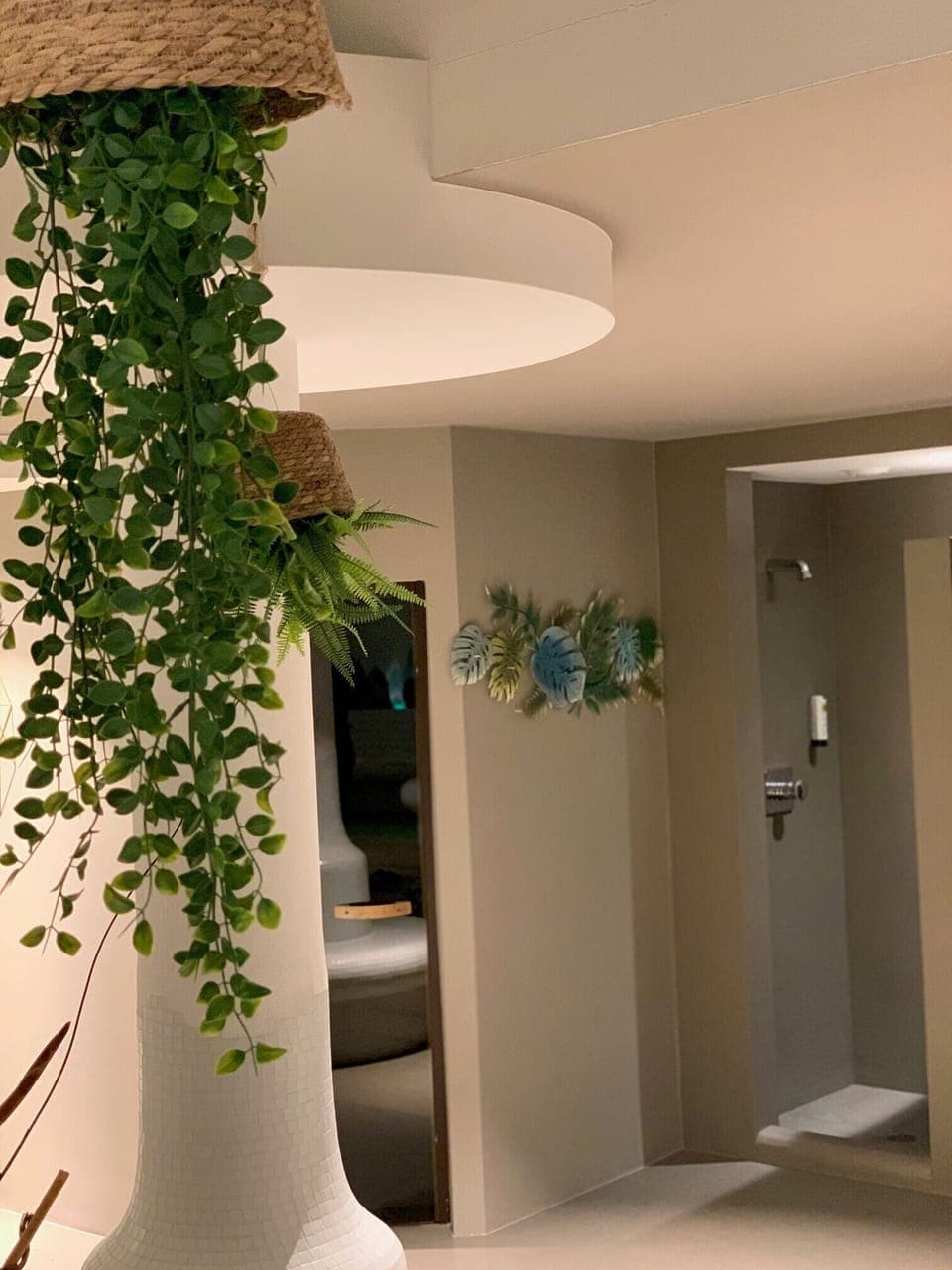 Sauna, hot tub, steam room, body treatments, hot stone massages