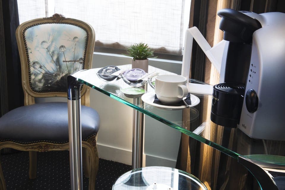 Double Room (Plaisir) | Coffee and/or coffee maker