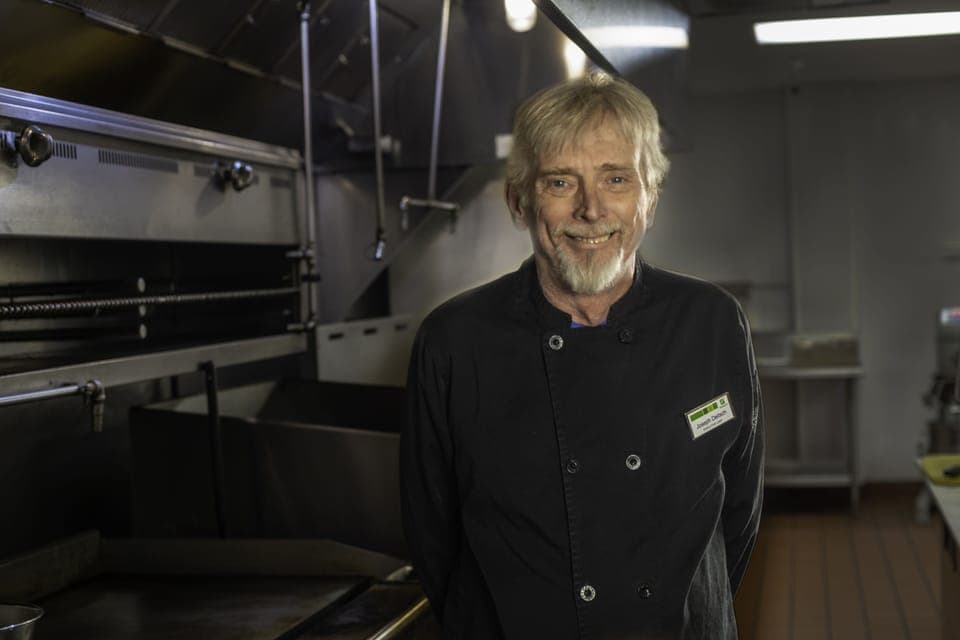 Fridge, coffee/tea maker