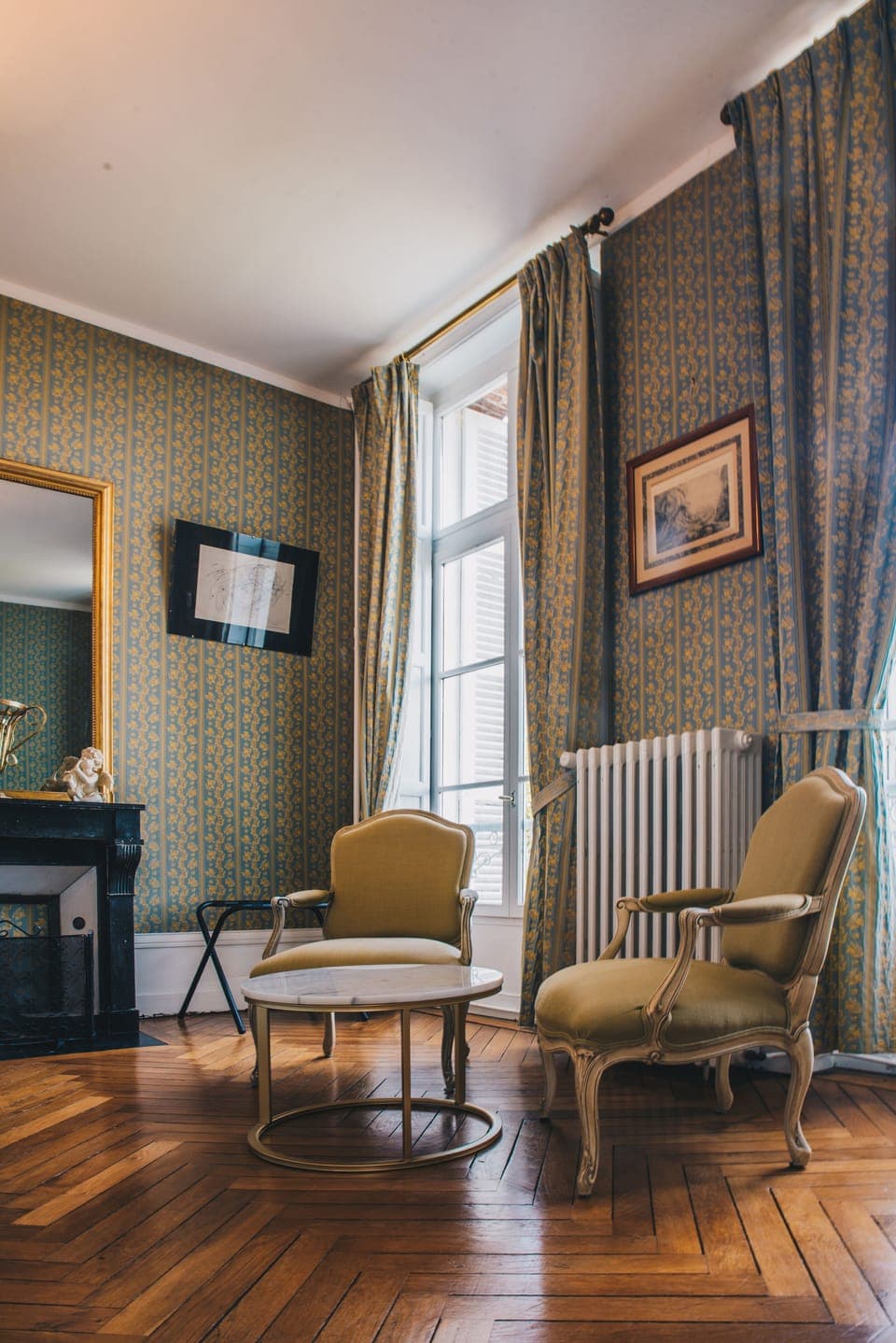 Room (Verte) | Premium bedding, memory foam beds, individually decorated