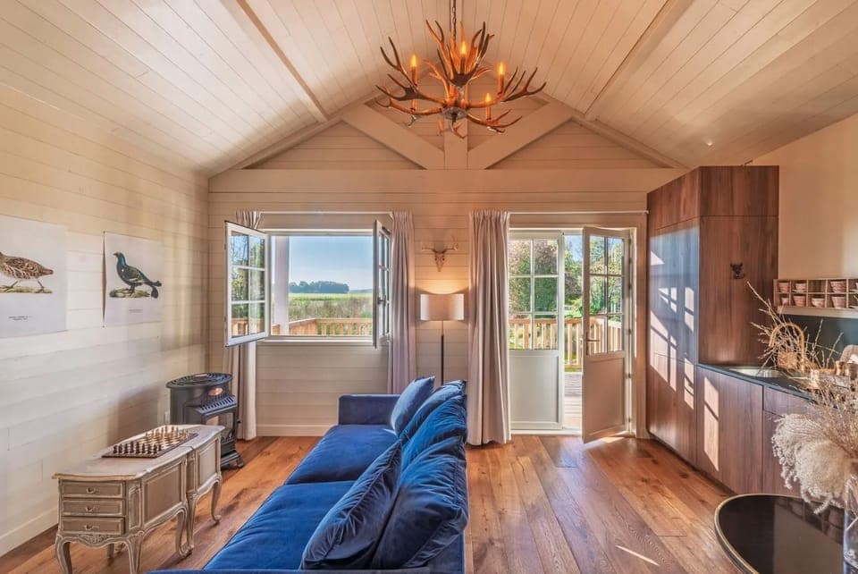 Cottage, Lake View | 1 bedroom, premium bedding, minibar, in-room safe