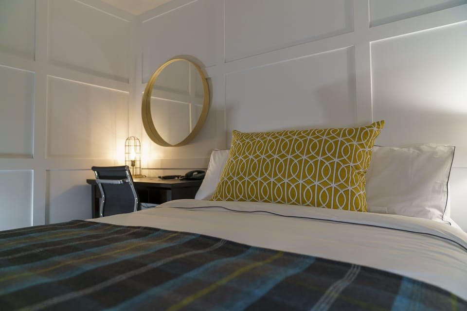 Superior Single Room, 1 Queen Bed, Non Smoking | Blackout drapes, free WiFi, bed sheets