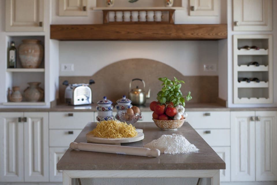 Countertop, Kitchen, Room, Furniture, Cabinetry, Property, Home, Interior Design, Shelf, Cuisine Classique