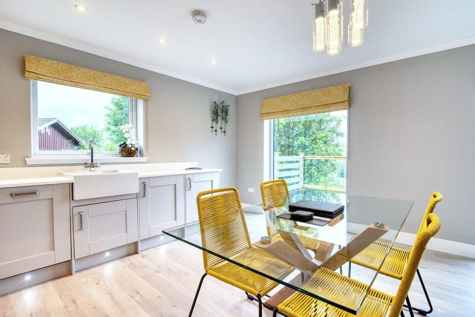 Chalet | Private kitchen | Fridge, microwave, oven, stovetop