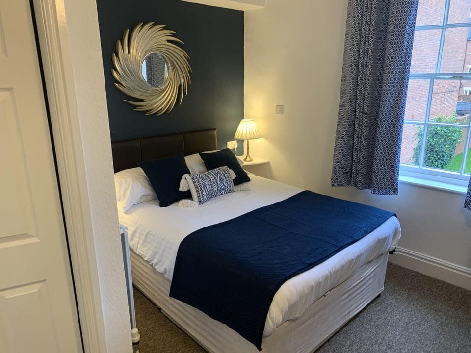 Basic Double Room, 1 Double Bed | Desk, iron/ironing board, free WiFi, bed sheets