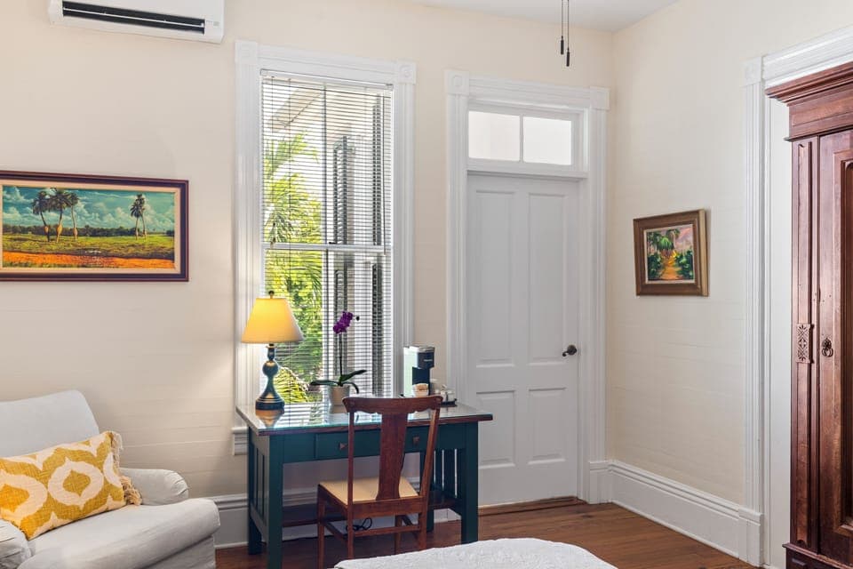 Cayo Hueso Room | Individually decorated, individually furnished, desk, free WiFi