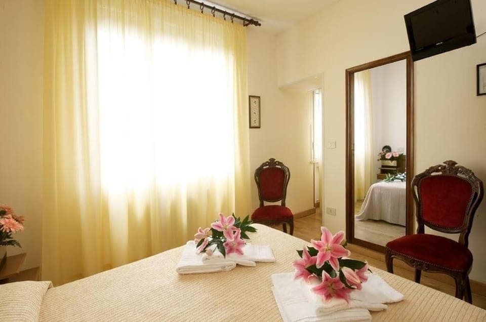 Frette Italian sheets, pillowtop beds, free WiFi, bed sheets