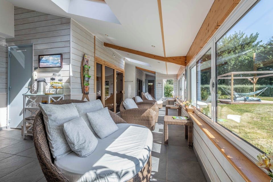 Sauna, hot tub, Turkish bath, body treatments, body scrubs, facials