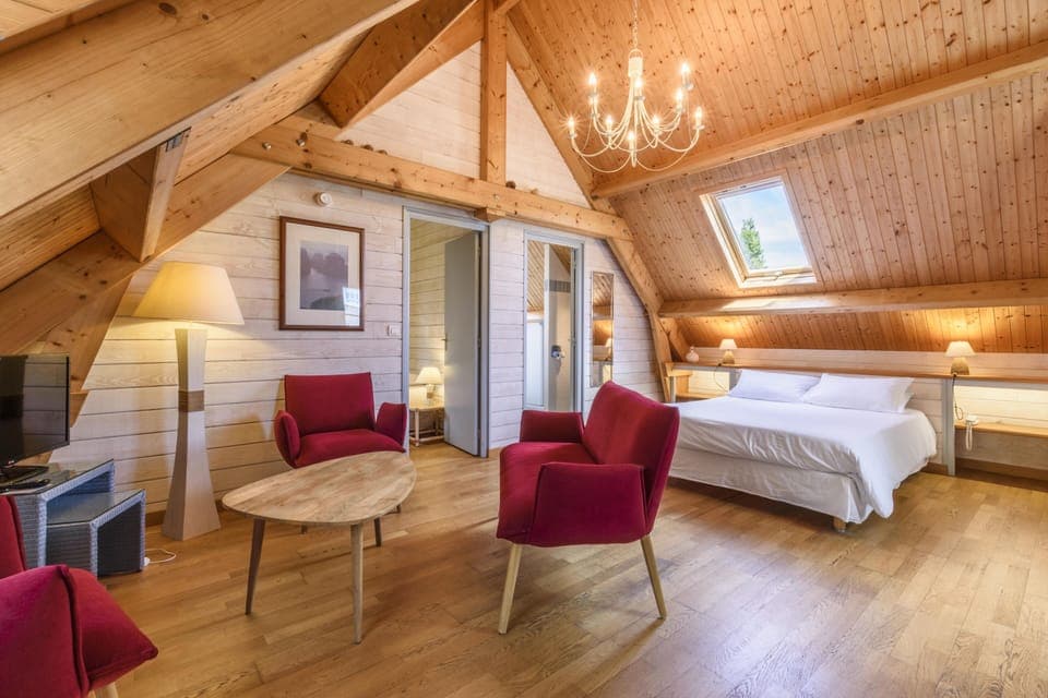 Family Suite | Premium bedding, Select Comfort beds, in-room safe, desk