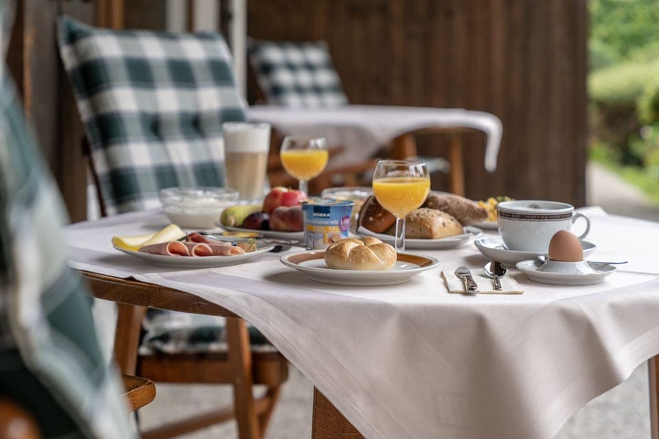 Daily buffet breakfast (EUR 17.5 per person)