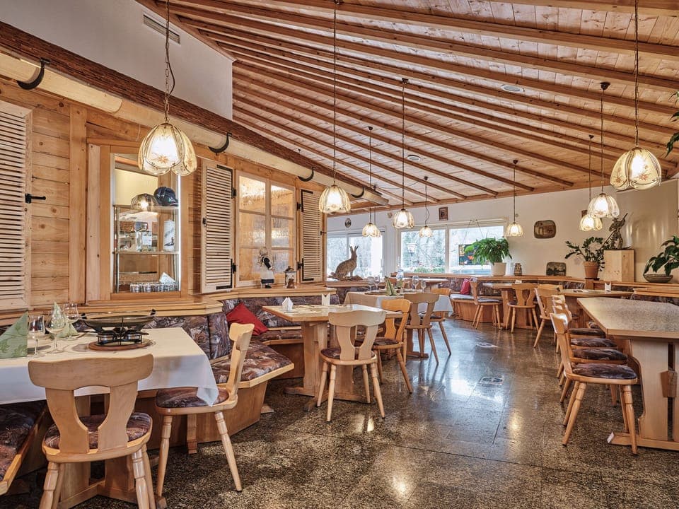 Breakfast, lunch, dinner served; local and international cuisine 