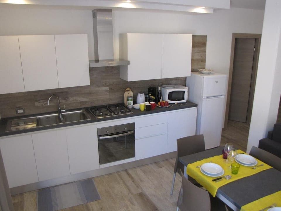 Standard Apartment | Private kitchen | Cookware/dishes/utensils