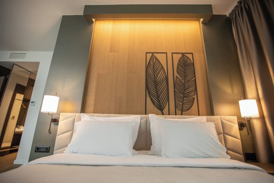 Premium bedding, pillowtop beds, minibar, in-room safe