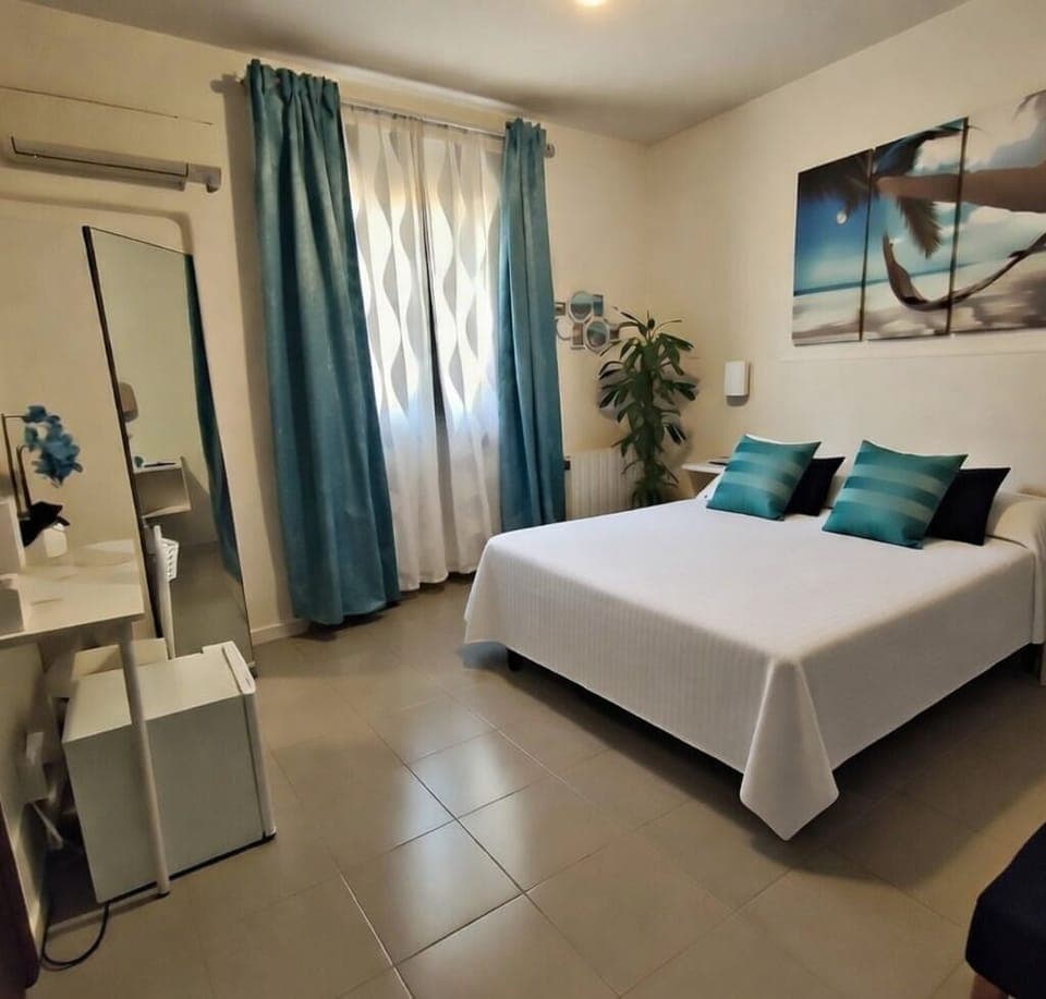 Basic Double Room, 1 Double or 2 Twin Beds, Non Smoking | Down comforters, in-room safe, desk, free WiFi