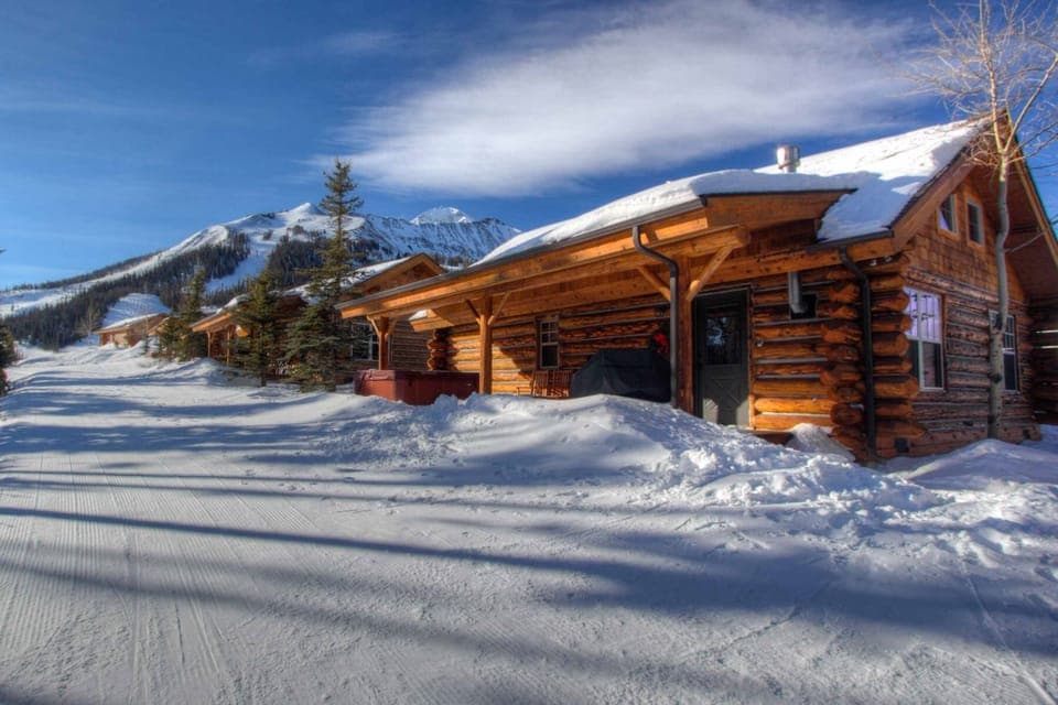 The Wrangler Cowboy Heaven Cabin on the ski-in/ski-out groomed trail.