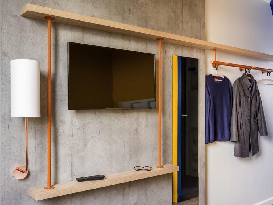 Daily buffet breakfast (EUR 9.90 per person)