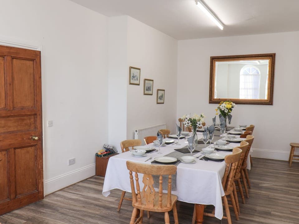 Cottage | Dining
