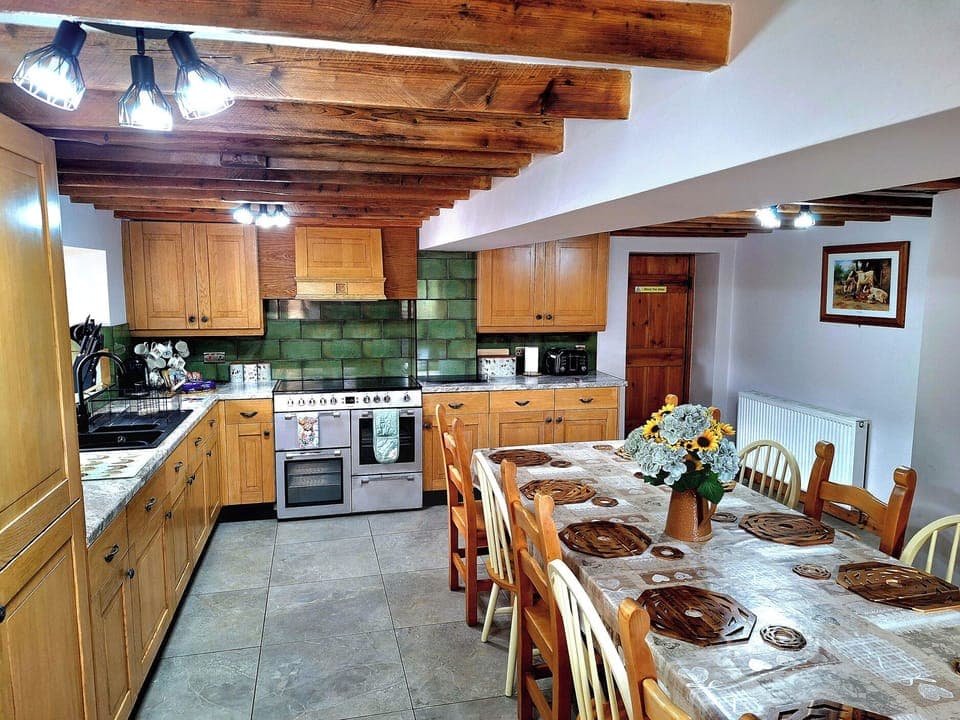 Cottage | Private kitchen | Stovetop, dishwasher, highchair, cookware/dishes/utensils