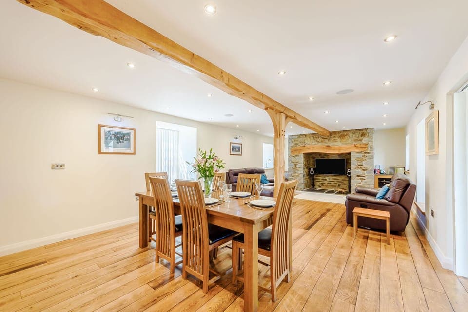 Cottage | Private kitchen | Stovetop, dishwasher, highchair, cookware/dishes/utensils