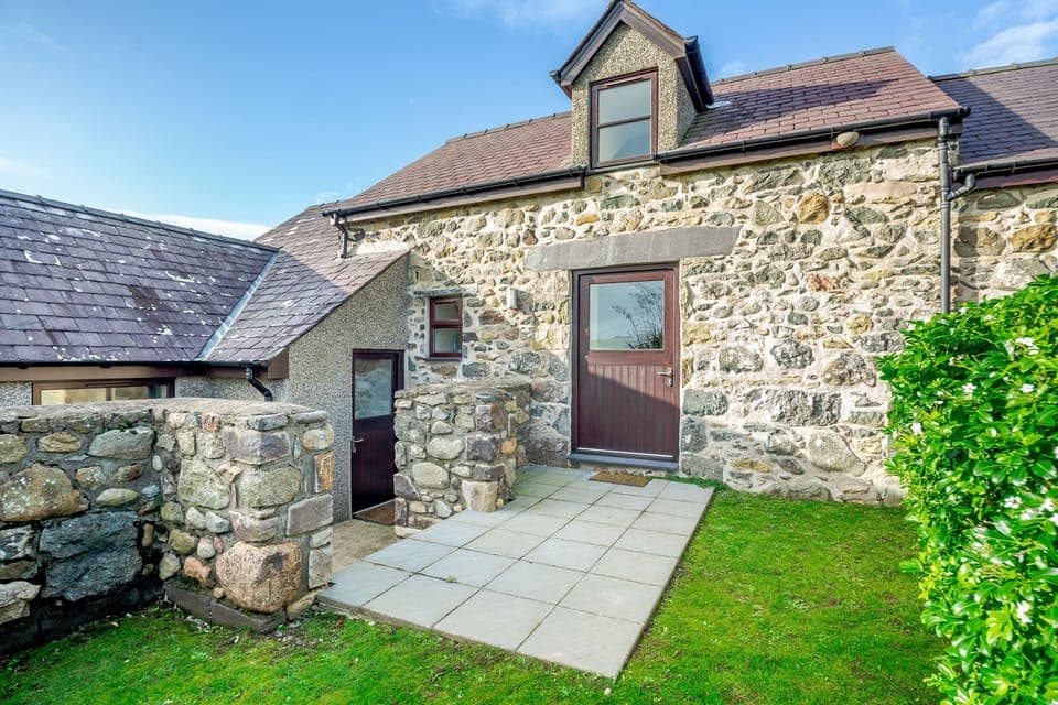 Cottage | Property grounds