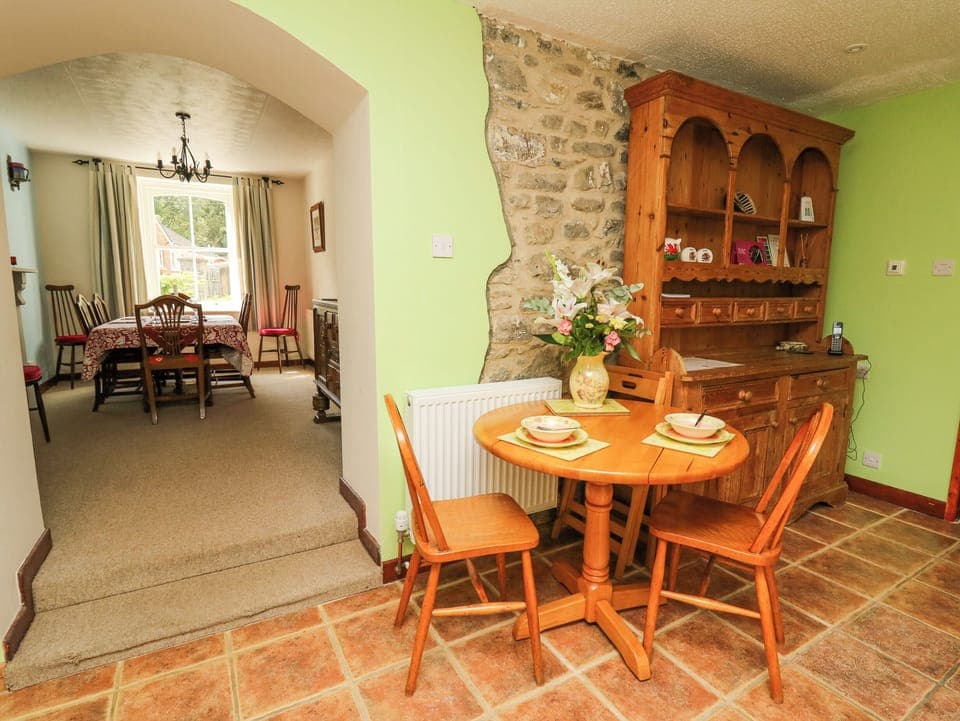 Cottage | Dining