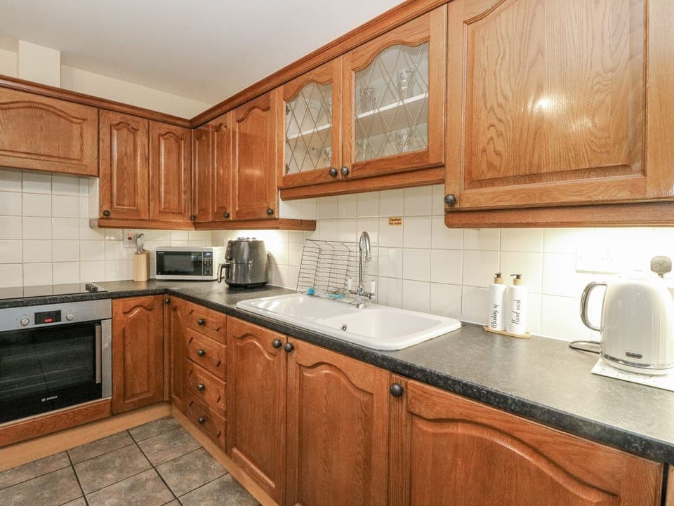Cottage | Private kitchen | Fridge, microwave, stovetop, highchair
