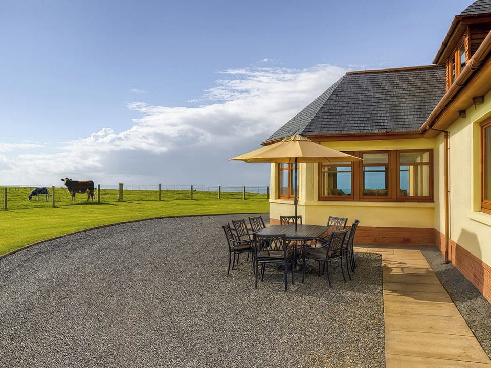 Cottage | Outdoor dining