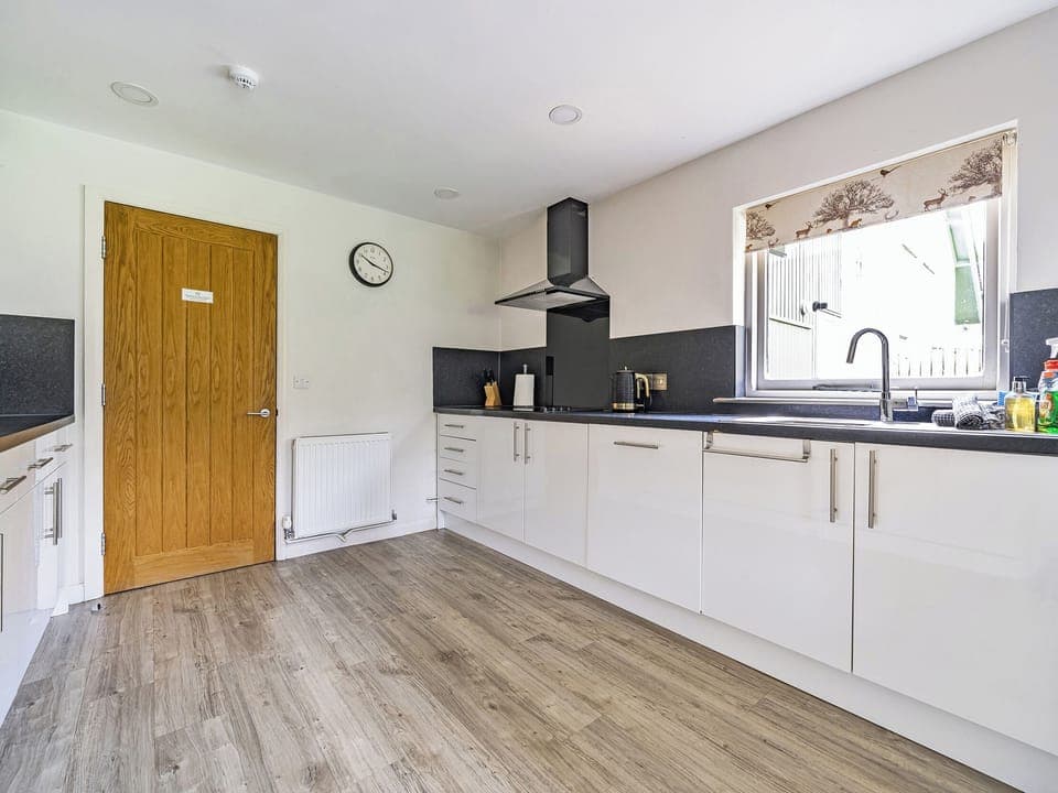 Cottage | Private kitchen | Microwave, stovetop, dishwasher, highchair