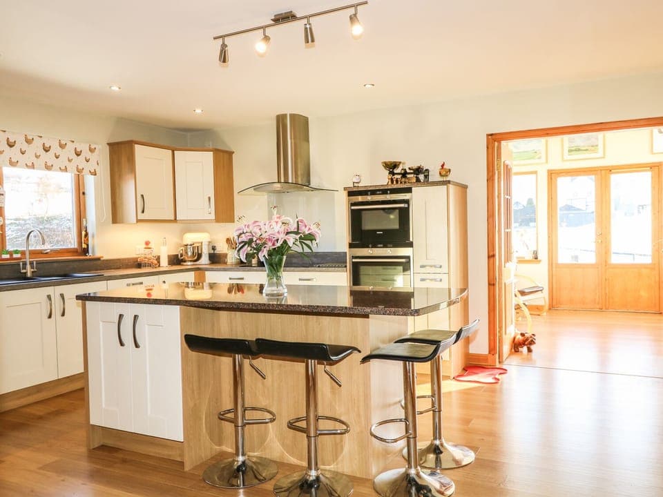 Cottage | Private kitchen | Microwave, stovetop, dishwasher, highchair