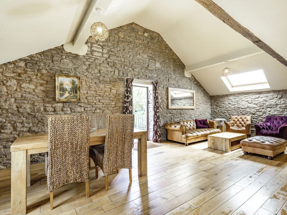 Cottage | Living area | TV