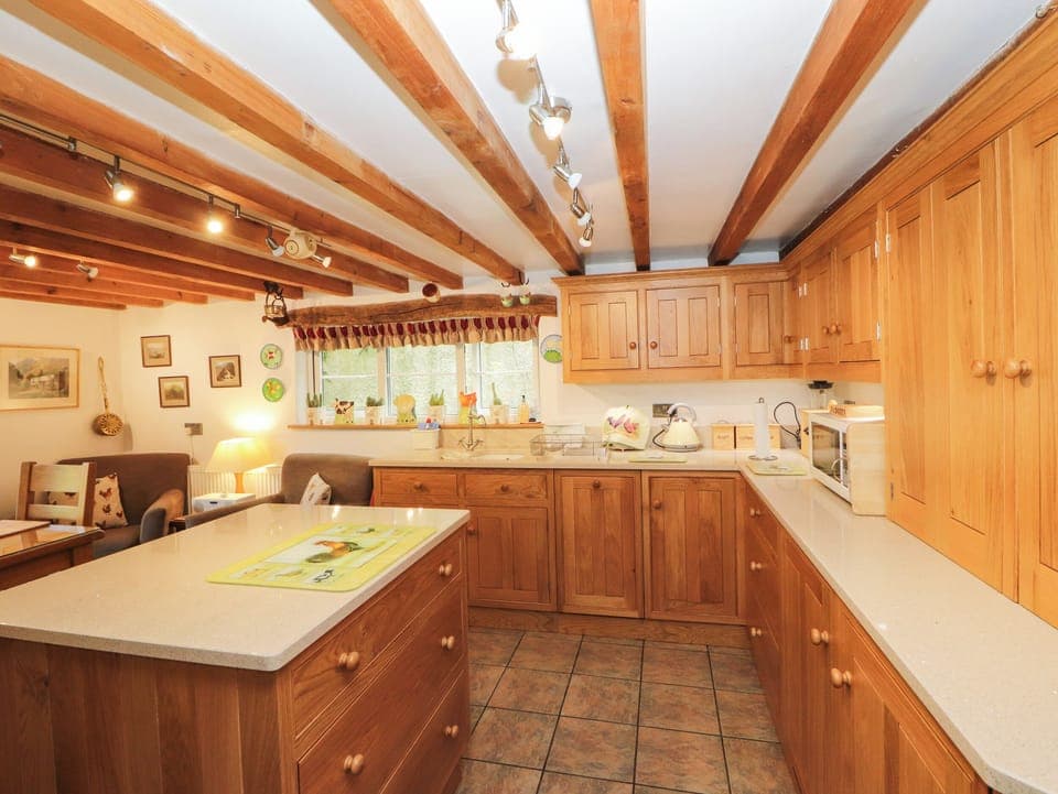 Stovetop, dishwasher, highchair, cookware/dishes/utensils