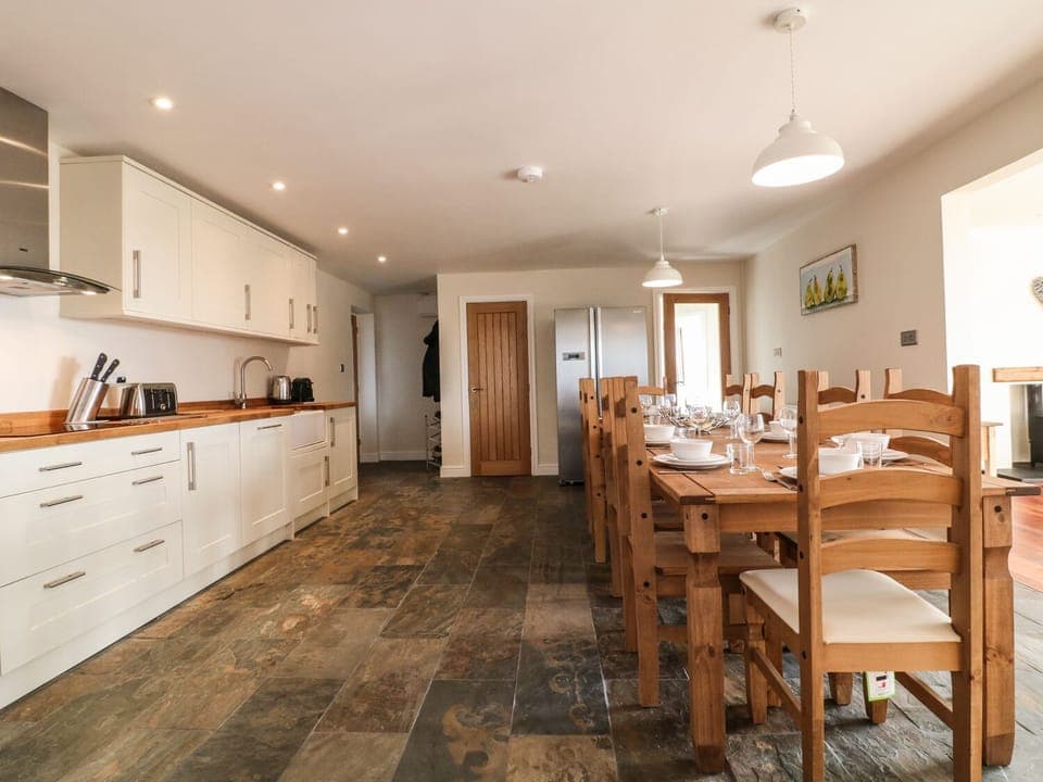 Cottage | Private kitchen | Fridge, dishwasher, highchair, cookware/dishes/utensils