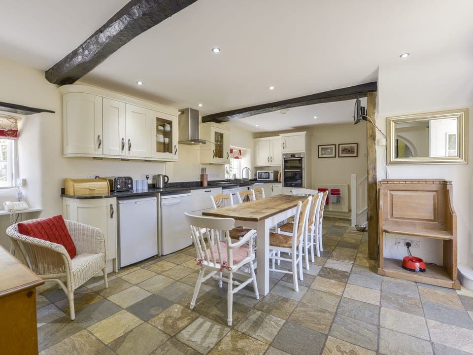 Cottage | Private kitchen | Fridge, microwave, stovetop, dishwasher