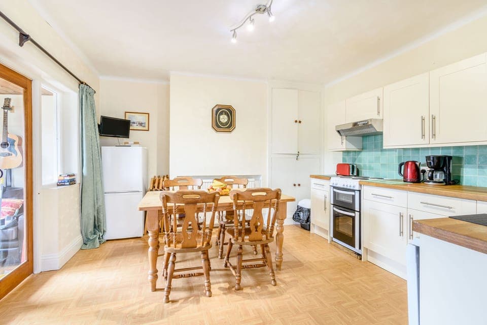 Cottage | Private kitchen | Fridge, dishwasher, highchair, cookware/dishes/utensils
