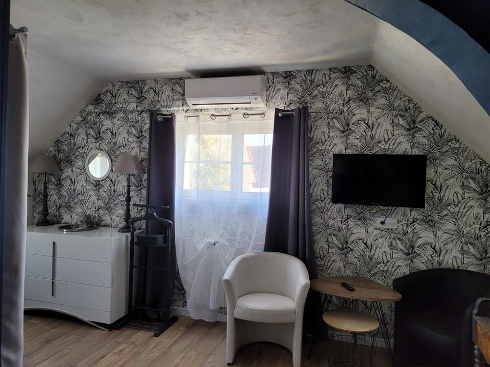 Classic Twin Room (Du Donjon) | Individually decorated, individually furnished, blackout drapes