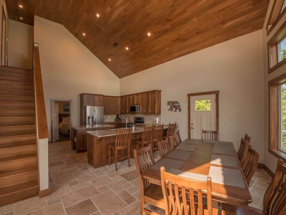 Large open dinning area for meals in comfort. 