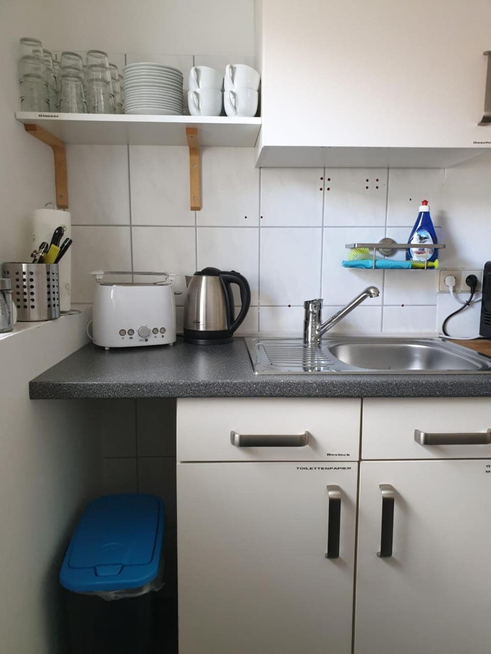 Cookware/dishes/utensils