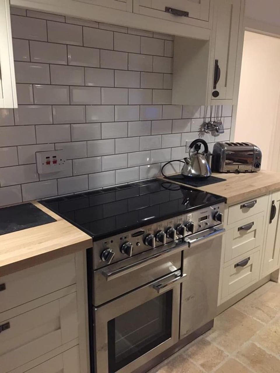 Cottage, 2 Bedrooms | Private kitchen | Fridge, microwave, oven, stovetop