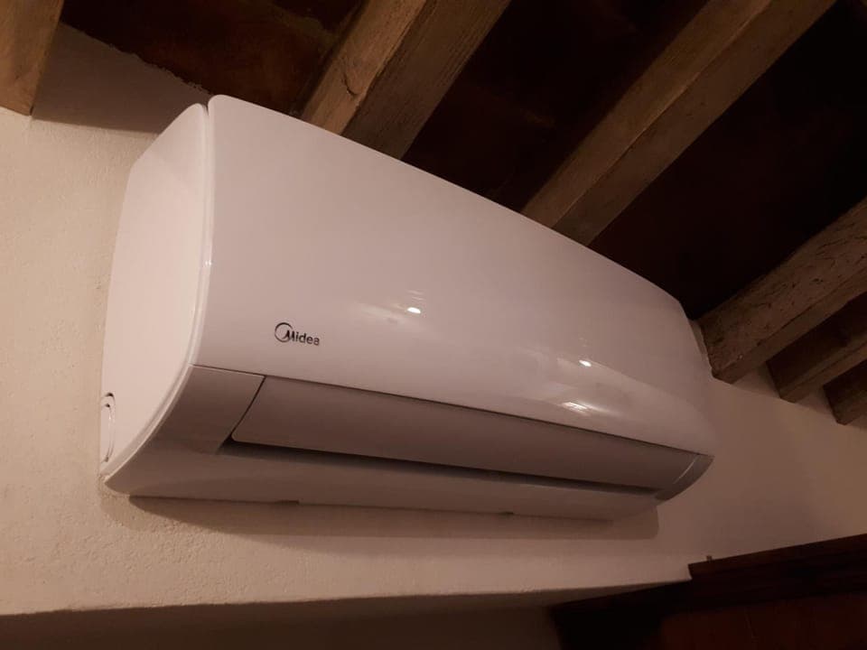 Shower, free toiletries, hair dryer, bidet