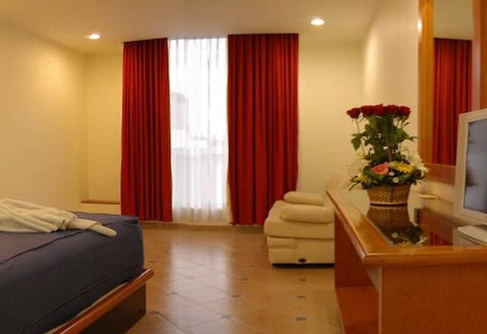 Standard Room | Premium bedding, pillowtop beds, in-room safe, individually furnished